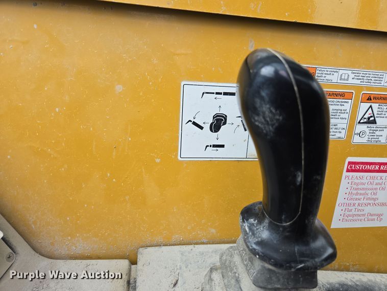 image for item DW1883 2007 Caterpillar TL1055 telehandler