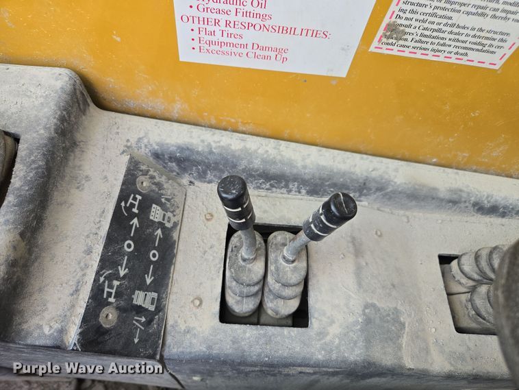 image for item DW1883 2007 Caterpillar TL1055 telehandler