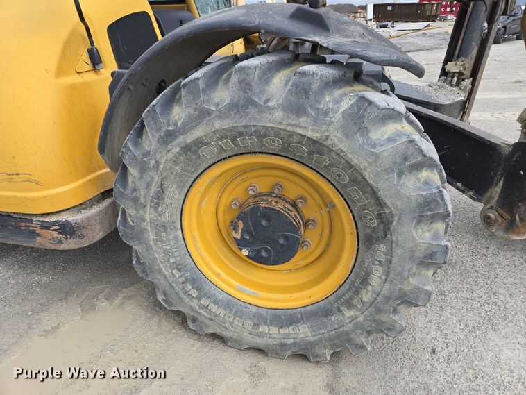 image for item DW1883 2007 Caterpillar TL1055 telehandler