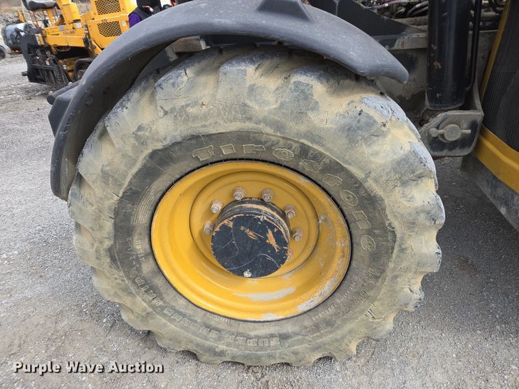 image for item DW1883 2007 Caterpillar TL1055 telehandler