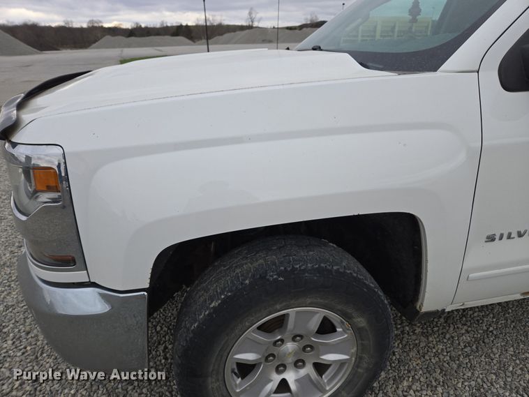 image for item DW1884 2018 Chevrolet Silverado 1500 Crew Cab pickup truck