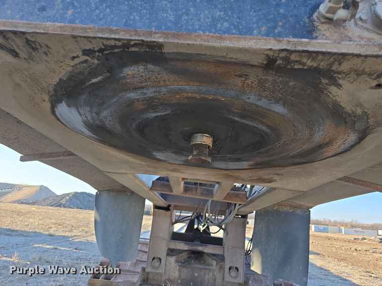 image for item DW3213 1993 Atoka lowboy equipment trailer