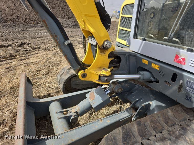 image for item DW3227 2014 Wacker Neuson 6003 mini excavator