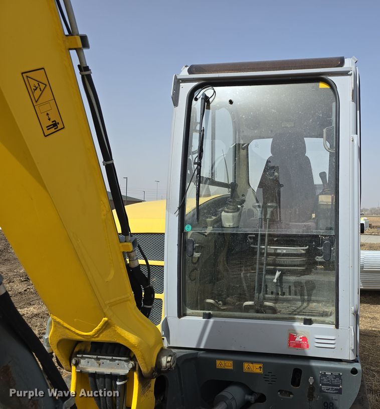 image for item DW3227 2014 Wacker Neuson 6003 mini excavator
