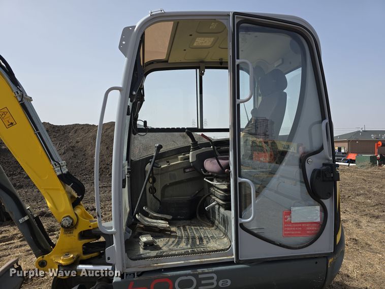 image for item DW3227 2014 Wacker Neuson 6003 mini excavator
