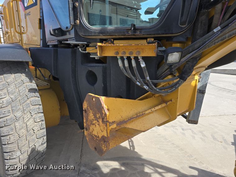 image for item DW3231 2018 Caterpillar 12M3 AWD motor grader