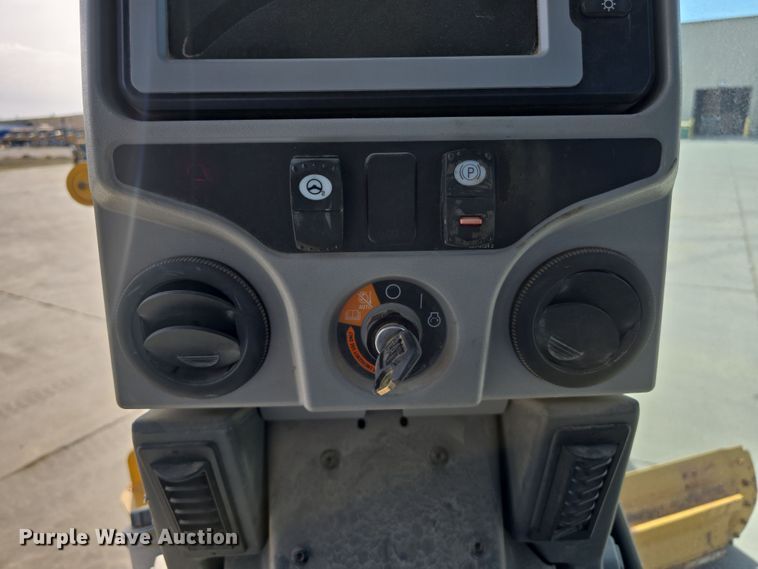 image for item DW3231 2018 Caterpillar 12M3 AWD motor grader