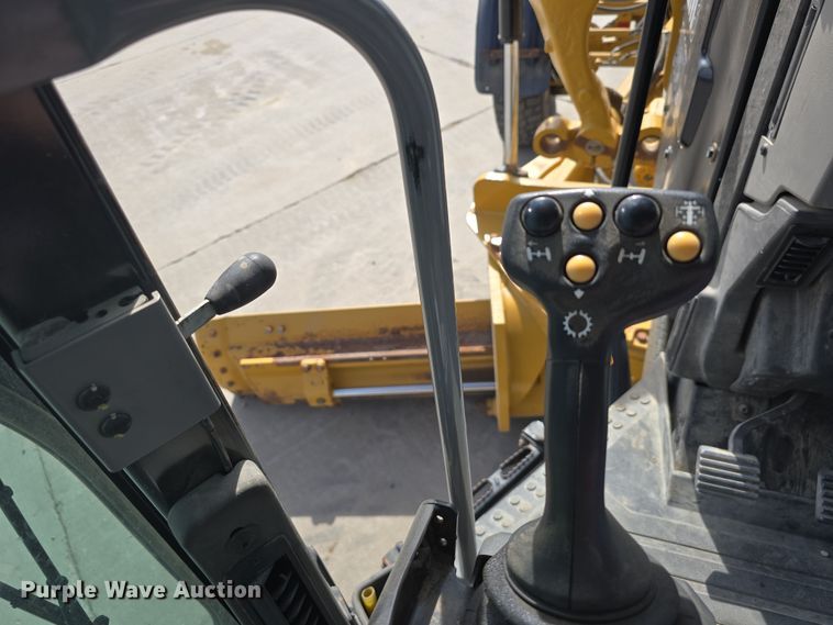 image for item DW3231 2018 Caterpillar 12M3 AWD motor grader