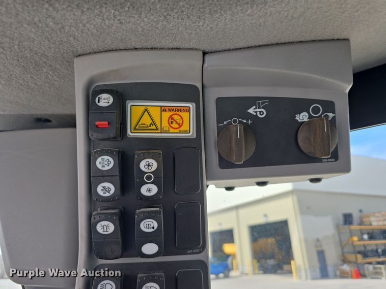 image for item DW3231 2018 Caterpillar 12M3 AWD motor grader