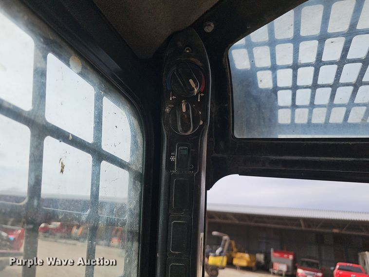 image for item DW3245 2011 Case 450 Series 3 skid steer loader