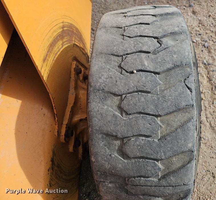 image for item DW3245 2011 Case 450 Series 3 skid steer loader