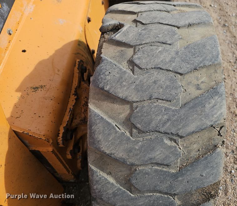 image for item DW3245 2011 Case 450 Series 3 skid steer loader