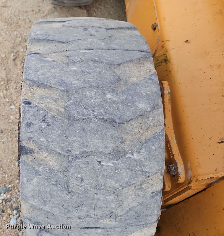 image for item DW3245 2011 Case 450 Series 3 skid steer loader