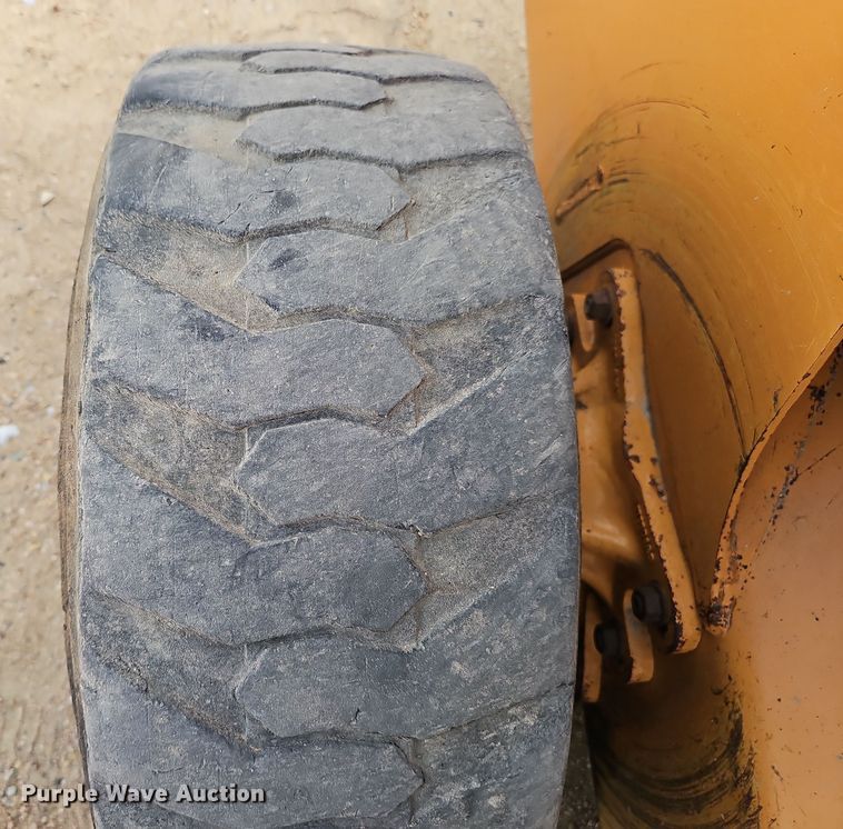 image for item DW3245 2011 Case 450 Series 3 skid steer loader