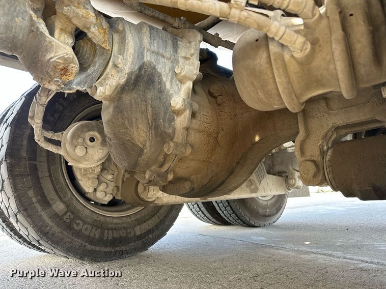 image for item DW5062 2019 Peterbilt 567 ready mix truck