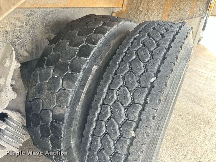 image for item DW5062 2019 Peterbilt 567 ready mix truck