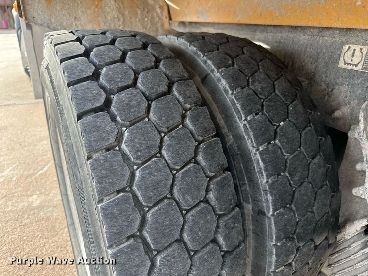 image for item DW5062 2019 Peterbilt 567 ready mix truck