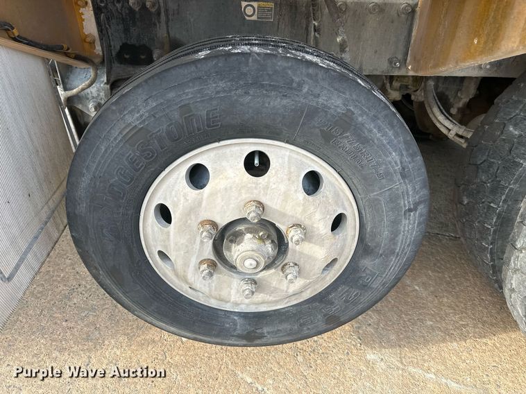 image for item DW5062 2019 Peterbilt 567 ready mix truck