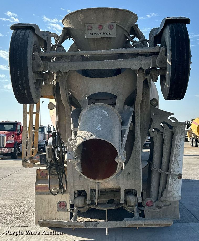 image for item DW5063 2016 Peterbilt 365 ready mix truck