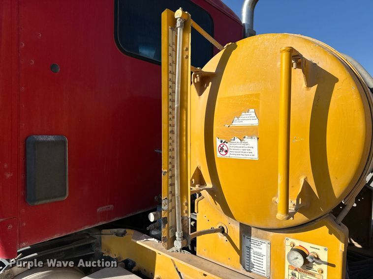 image for item DW5063 2016 Peterbilt 365 ready mix truck