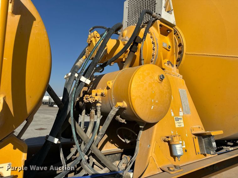 image for item DW5063 2016 Peterbilt 365 ready mix truck