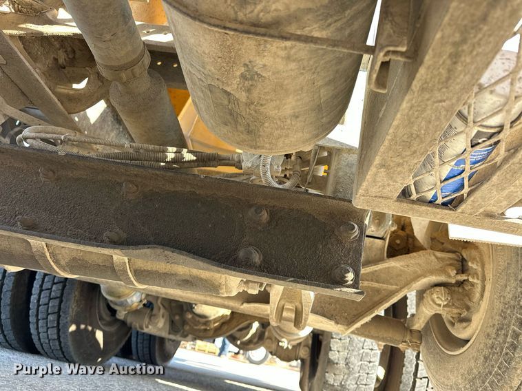 image for item DW5063 2016 Peterbilt 365 ready mix truck