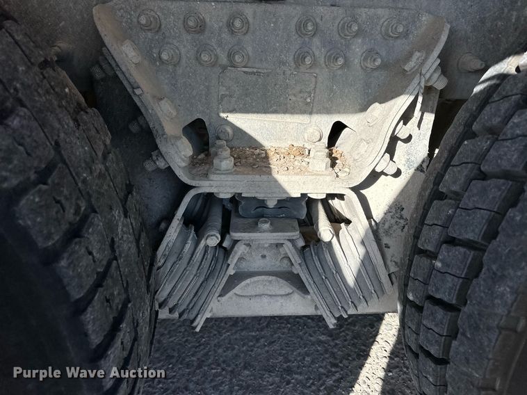 image for item DW5063 2016 Peterbilt 365 ready mix truck