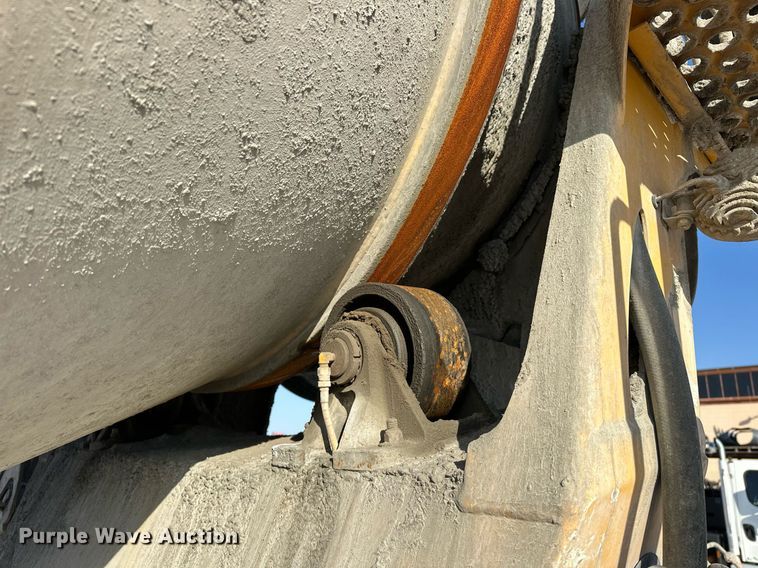 image for item DW5063 2016 Peterbilt 365 ready mix truck