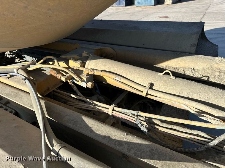 image for item DW5063 2016 Peterbilt 365 ready mix truck