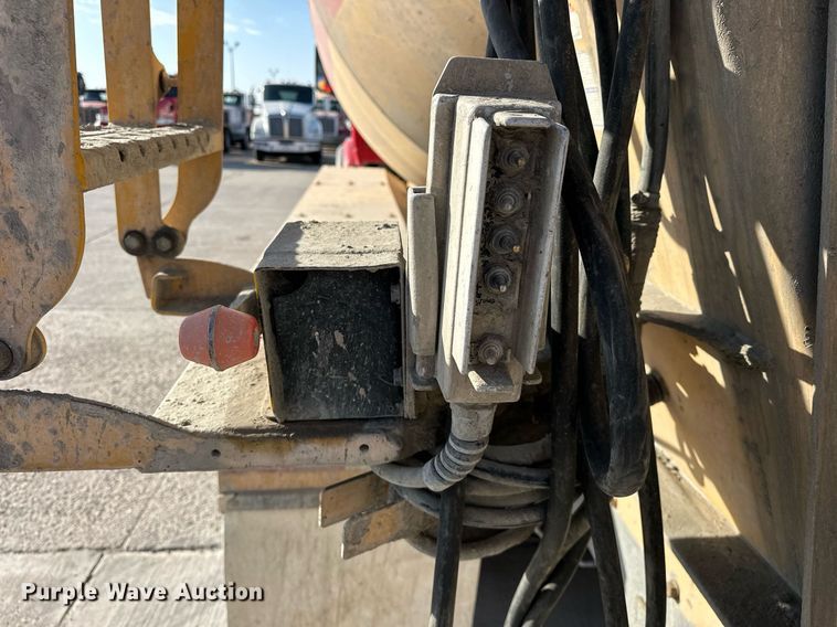 image for item DW5063 2016 Peterbilt 365 ready mix truck