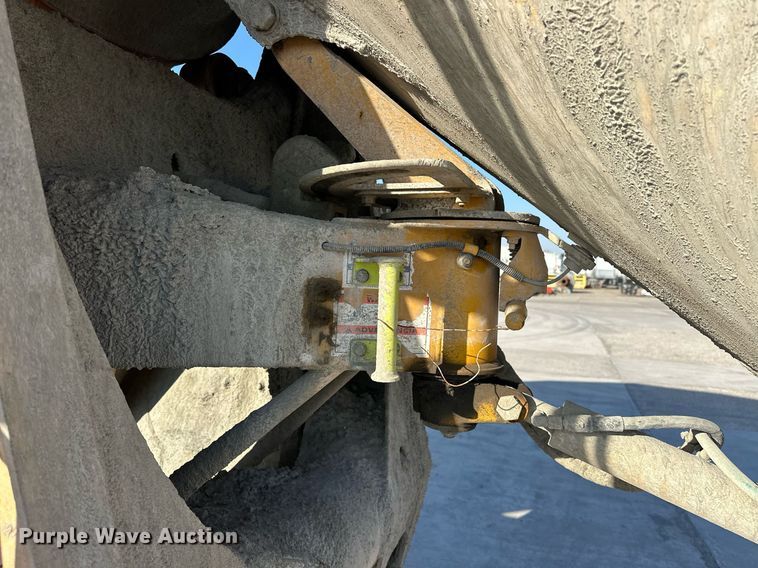 image for item DW5063 2016 Peterbilt 365 ready mix truck