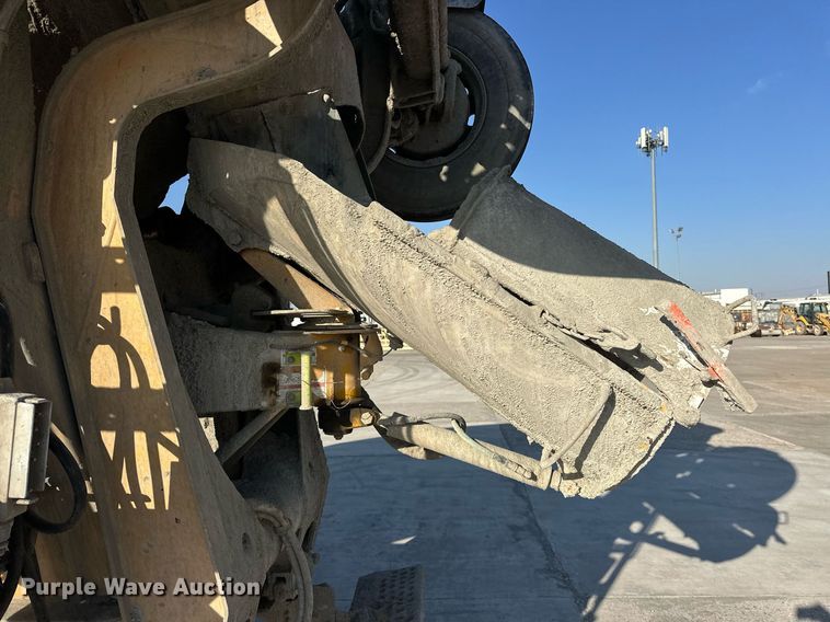 image for item DW5063 2016 Peterbilt 365 ready mix truck