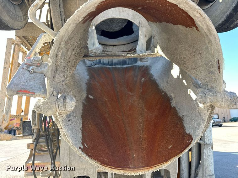 image for item DW5063 2016 Peterbilt 365 ready mix truck