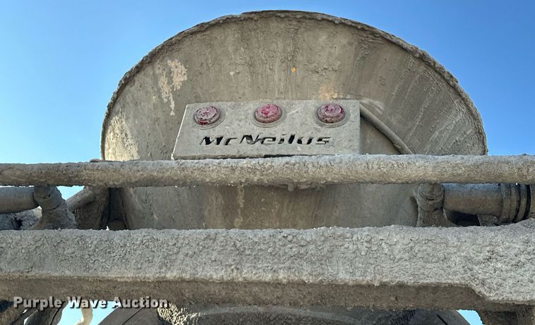 image for item DW5063 2016 Peterbilt 365 ready mix truck