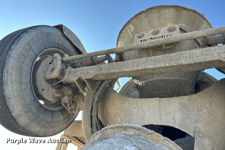 image for item DW5063 2016 Peterbilt 365 ready mix truck