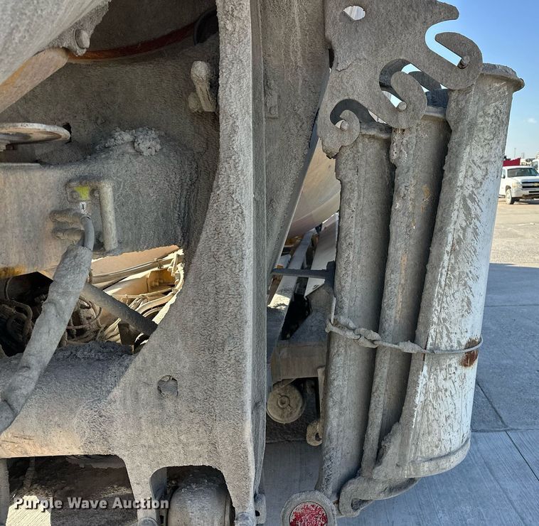 image for item DW5063 2016 Peterbilt 365 ready mix truck