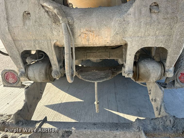 image for item DW5063 2016 Peterbilt 365 ready mix truck