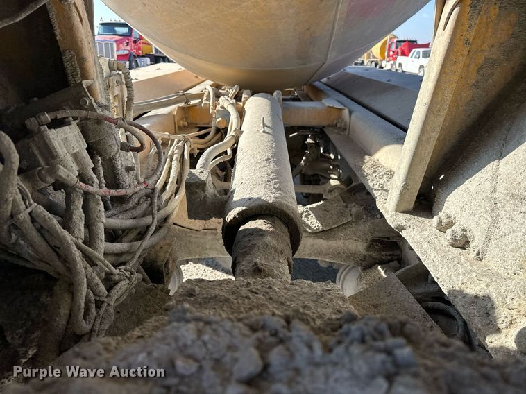 image for item DW5063 2016 Peterbilt 365 ready mix truck