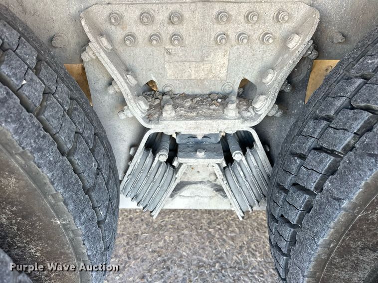 image for item DW5063 2016 Peterbilt 365 ready mix truck