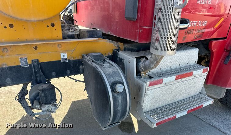 image for item DW5063 2016 Peterbilt 365 ready mix truck