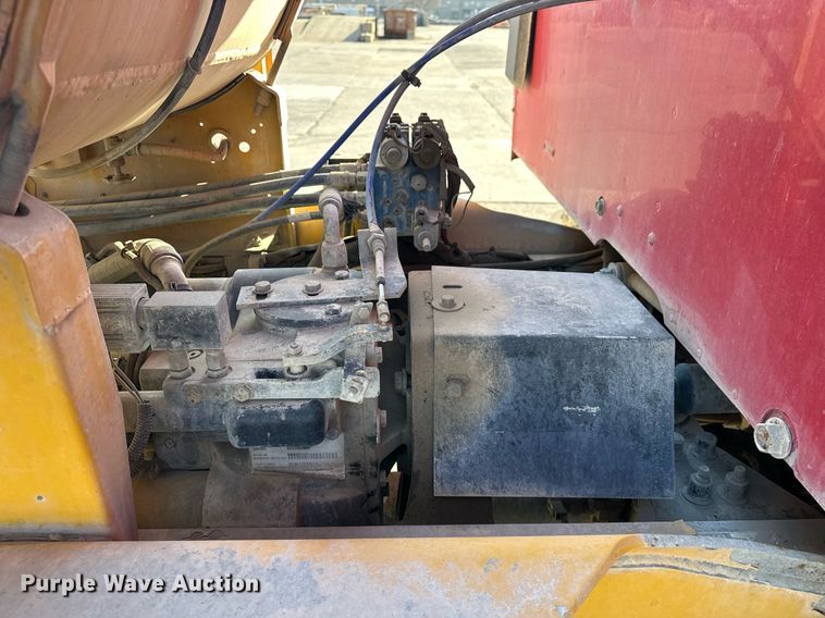 image for item DW5063 2016 Peterbilt 365 ready mix truck