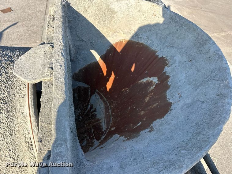 image for item DW5063 2016 Peterbilt 365 ready mix truck