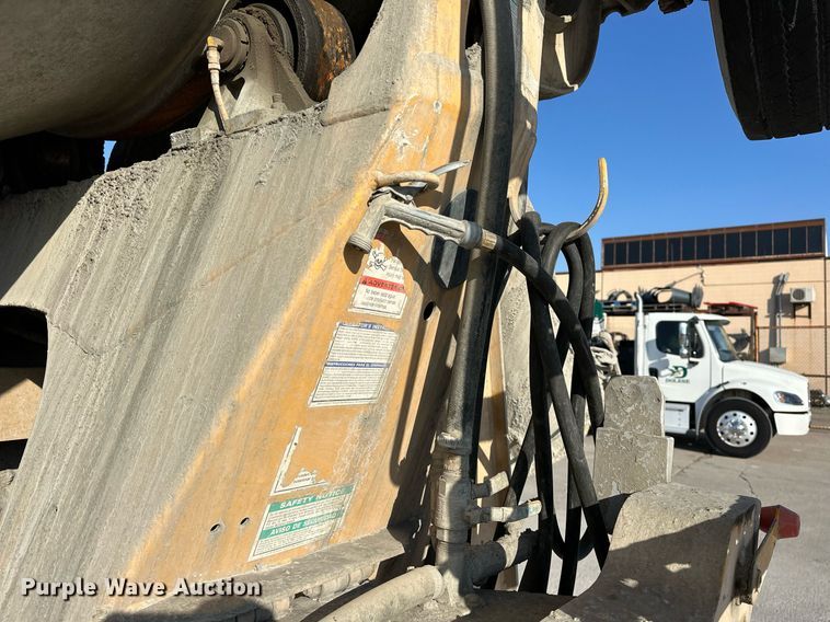 image for item DW5063 2016 Peterbilt 365 ready mix truck