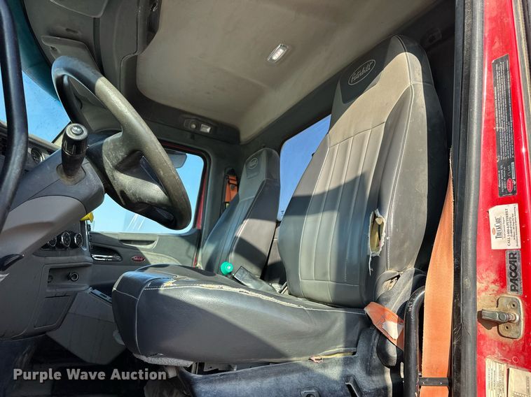 image for item DW5063 2016 Peterbilt 365 ready mix truck