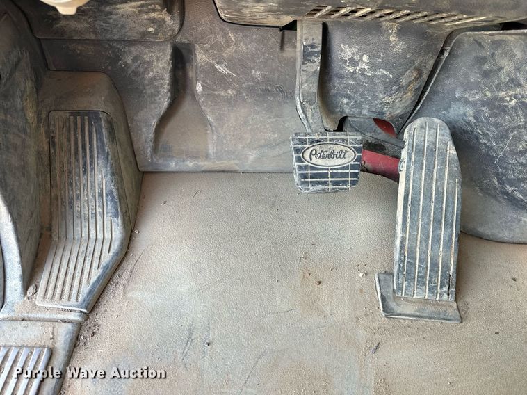 image for item DW5063 2016 Peterbilt 365 ready mix truck