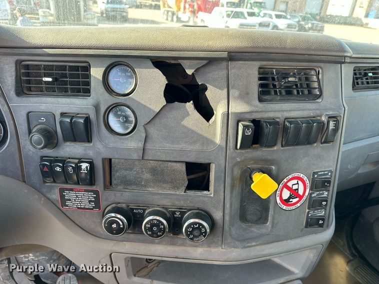 image for item DW5063 2016 Peterbilt 365 ready mix truck