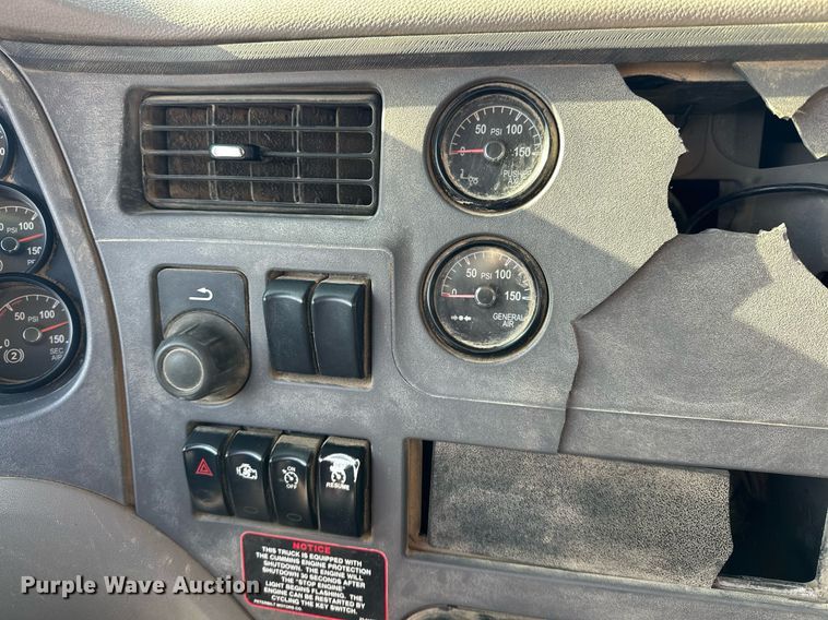 image for item DW5063 2016 Peterbilt 365 ready mix truck