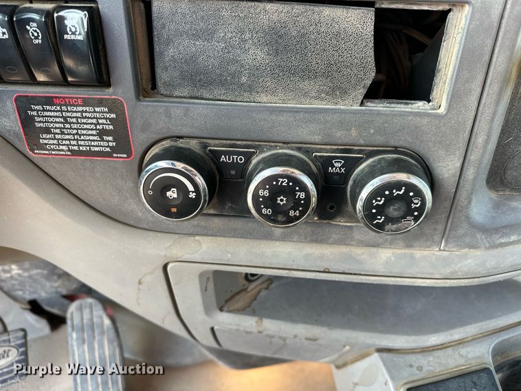 image for item DW5063 2016 Peterbilt 365 ready mix truck