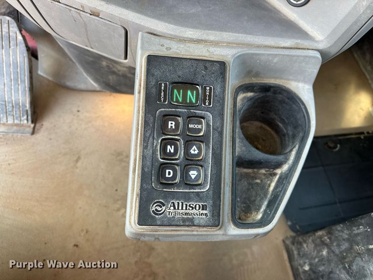 image for item DW5063 2016 Peterbilt 365 ready mix truck