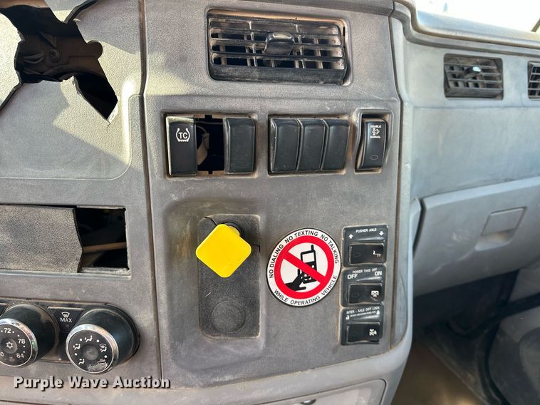 image for item DW5063 2016 Peterbilt 365 ready mix truck